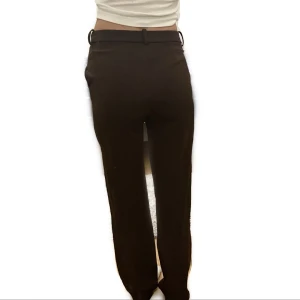 Långa kostymbyxor  - Kostymbyxor från vero Moda, nypris 399 kr, PERFEKTA för dig som är lång! Jag är 170 cm och de släpar i marken för mig💋💋