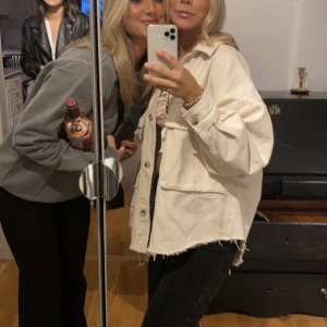 Jacka  - Kräm vit jacka oversized, såå snygg 