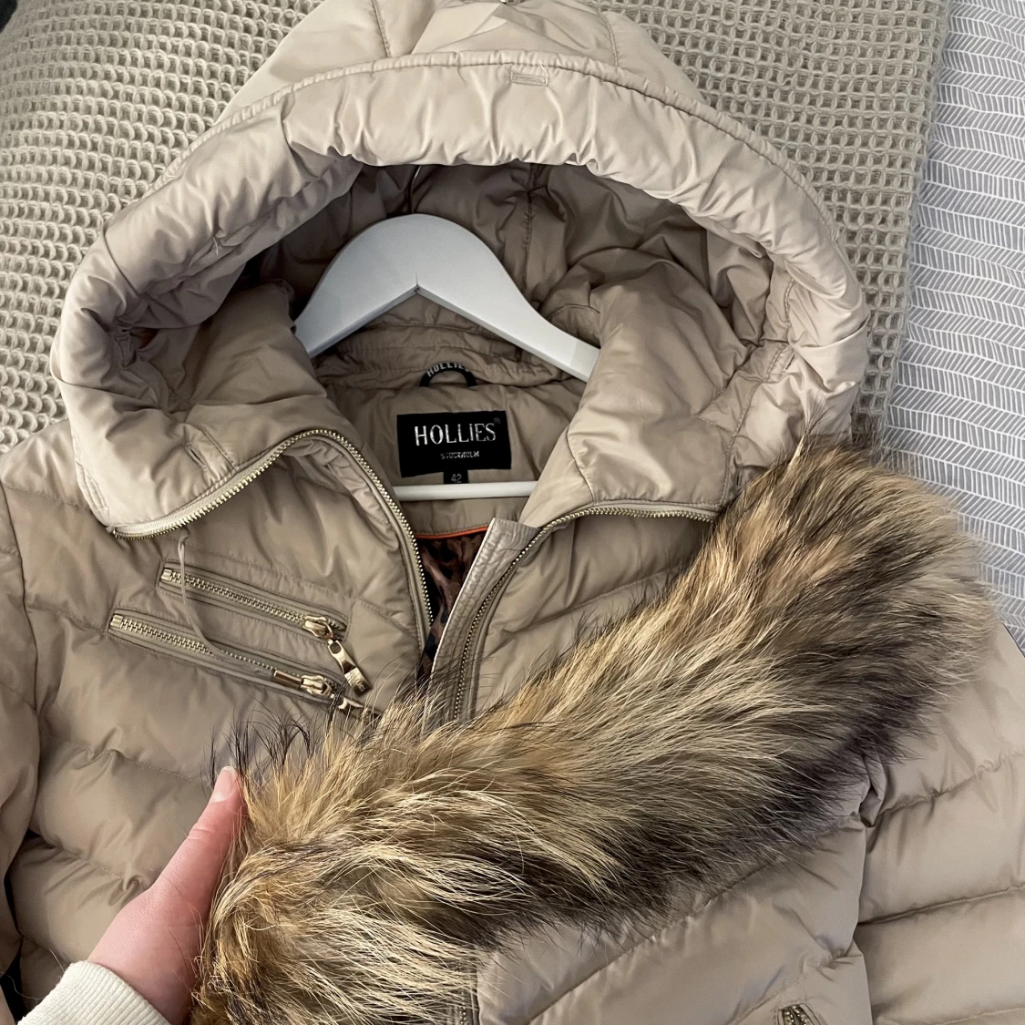 Hollies Jacka - 90