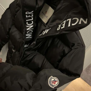 Moncler - Helt ny 