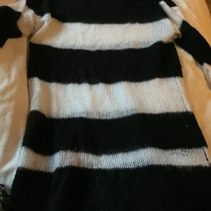 Tröja  - Säljer den här tröjan då den knappt blivit använd, fick den av en släkting 