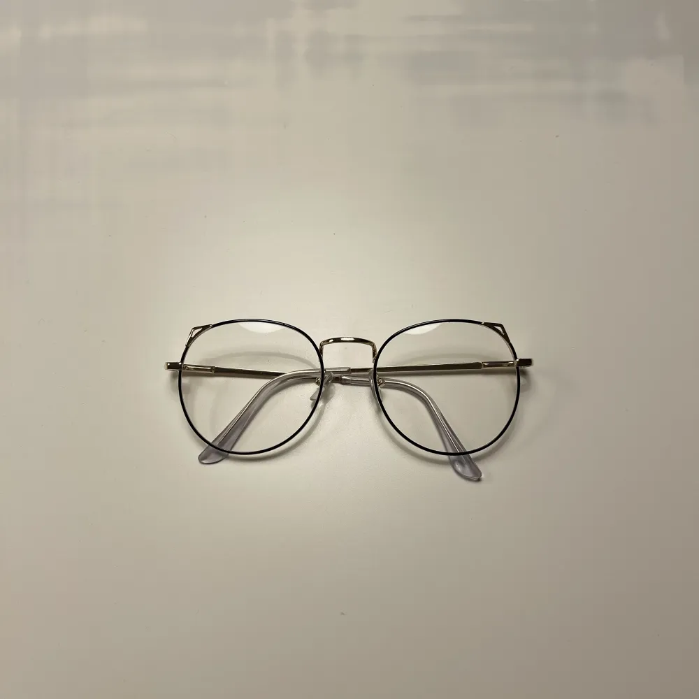 Snygga blåljusglasögon för ett reducerat pris, alltid oanvända💙. Accessoarer.