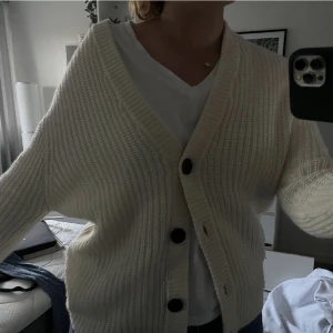 Kofta👌🏽 - Helt ny kofta från monki med lappar kvar. Nypris 300kr🙌🏼 (sista bilden är egen)