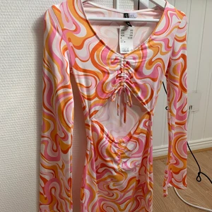 Klänning från H&M - Oanvänd klänning från H&M i storlek XS