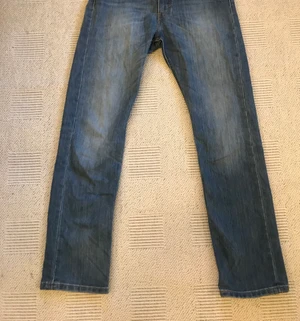 Levis 504 32x32 - Ett par Levis 504 i toppskick, knappt använda. Storlek 32x32 herr.