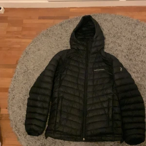 Peak Performance dunjacka/ Storlek Small - Peak performance jacka herr
