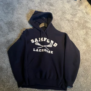 Vintage hoodie - Säljer denna blåa vinatge hoodie. Som är i bra skick inga hål eller defekter alls. Pris 400kr plus frakt