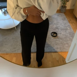 Kostymbyxor  - Jättefina kostymbyxor från bikbok! Lite noppriga 