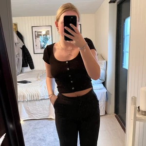 Topp från ginatricot  - Storlek xs 30kr Köparen står för frakten, kan mötas upp i och runt Falun🫶🏻