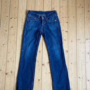 levi's low rise jeans💙 - Levi’s low rise jeans av modell 921 strl 29x34