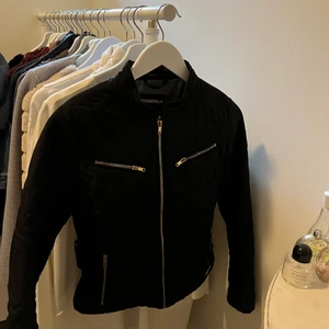 Rockandblue jacka - Säljer en jättefin jacka från rock and blue, storlek 34 