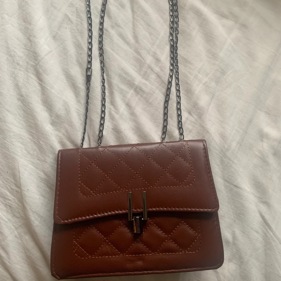 röd brun väska från secondhand