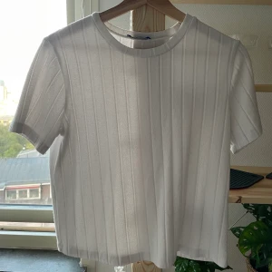 Zara cropped t shirt  - Ribbed plain white top from Zara in perfect condition! price includes the shipping!