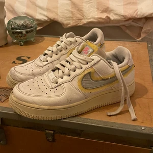 Nike airforce - Unika Nike airforce i storlek 38‼️välanvända så tecken på användning finns, men fortfarande i bra kvalitet💗