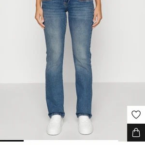 Ltb valerie jeans  - Snygga trendiga slutsålda ltb jeans! Bra skick! Köp direkt för 650! Sänkt pris till 550 passa på