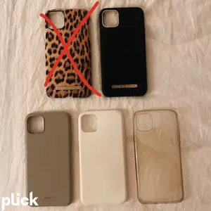 Alla skal är till iphone 11 pro max. Översta raden 100kr styck + frakt. Understa raden 45kr INKL frakt förutom de gråa holdit skalet som kostar 75kr + frakt. ❣️❤️‍🔥🎀