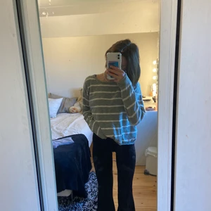 randig tröja - säljer den här jätte fina randiga stickade tröjan ifrån hm för att den inte kommer till användning längre ❣️