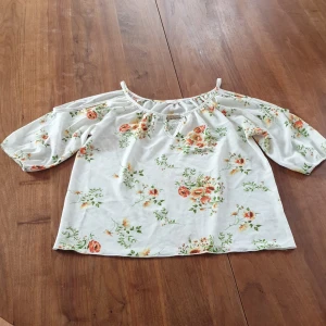 Top - Fin top, inköpt i USA, använd fåtal gånger.