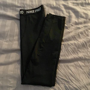 Träningsbyxor  - Träningsthigts från nike i storlek xxs. Fint skick, säljer för 50kr + frakt. Pris kan diskuteras vid snabb affär💕💕