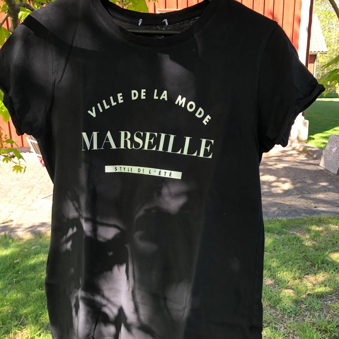 Svart T-shirt i storlek M.