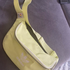 Midjeväska från Adidas - Använd 1 gång. Som ny