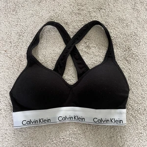 Calvin Klein bh  - Calvin Klein bh i storlek S, jättesnygg och bekväm men kommer inte till användning. Knappt använd❤️