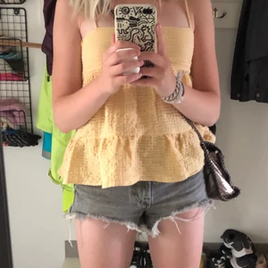 Linne - Superfint gult linne från zara! Inte använt mycket!❤️