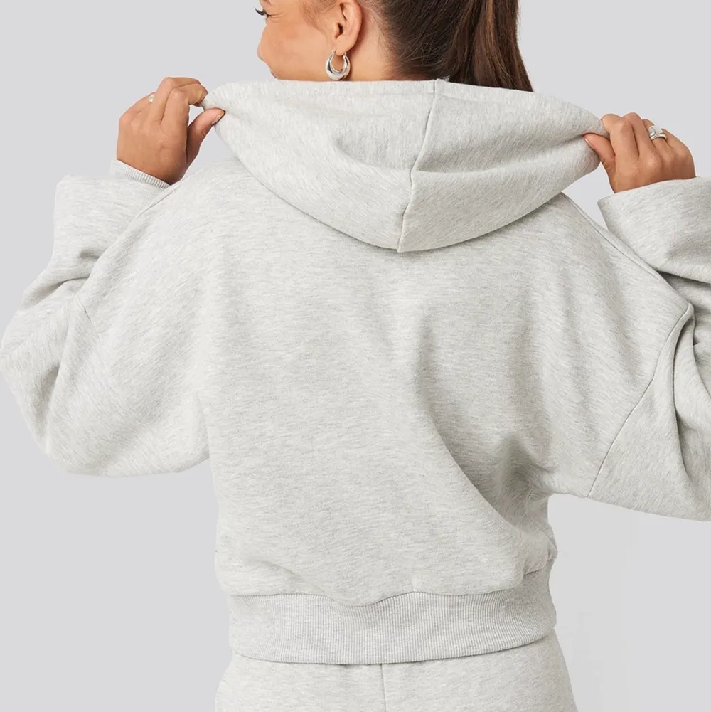 Säljer denna hoodien från Nakd i stl S💕 Köpt för 399 säljer för 50 kr. Tröjor & Koftor.