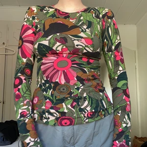 Långärmad topp - Långärmad topp från & other stories! Har tyckt om den länge men är redo att göra mig av med den! Superfin till typ ALLT!