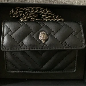 Kurt Geiger väska - Super fin Kurt Geiger väska som tyvärr inte kommer till användning. Köpt på plick, väska är i ny skick!🫶🫶❤️❤️❤️❤️