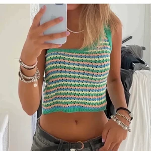 Topp - Jätte söt topp. Använd 1 gång.                          Första bilden e lånad