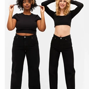 Monki Yoko jeans  - Väldigt fina jeans som används en del. Är inte lika svarta längre, därav priset. Men fortfarande skitsnygga!!