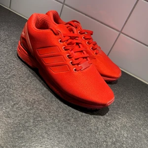 Adidas Flux - Strl 38 2/3, i mycket bra skick. Säljer för att jag inte använder