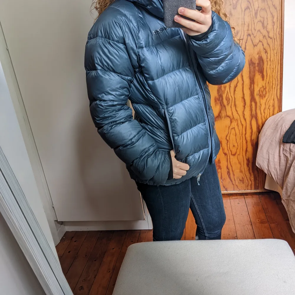 Brand: Bergans  Bought last year and worn over the winter so in great condition.  It's a super cosy jacket that definitely keeps you warm. Bought orginially for 2000kr, open to offers of course.  . Jackor.
