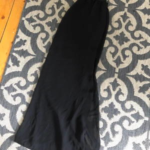 Kjol - Kjol m slits och mesh! Strl 34!