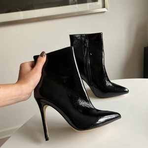 Klackar oanvända  - Oanvända. Sista bilden visar hur det har lossnat lite - inget som syns