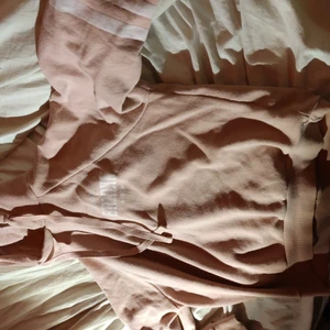 storlek M passar även S  - Rosa brklyn hoodie 