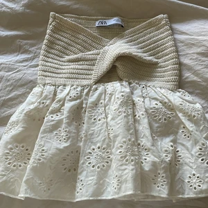 Helt ny zara topp i S.  - Den är slutsåld på hemsidan. Köp direkt för 350 eller buda från 150. Kostnaden för frakt betalas själv. ❤️