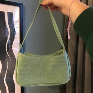 Grön väska - Jättefin grön väska, skicka till mig för fler bilder☺️☺️