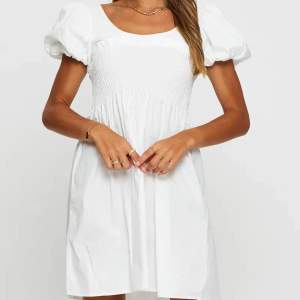 Helt oanvänd vit klänning från Ally Fashion! Skriv privat för fler frågor 💚