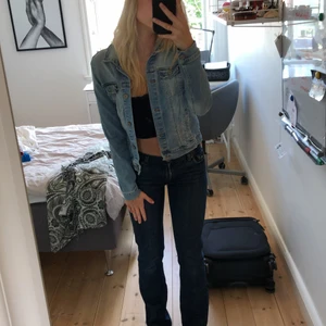 Zara Jeansjacka - Jeansjacka ifrån Zara i Nyskick. 