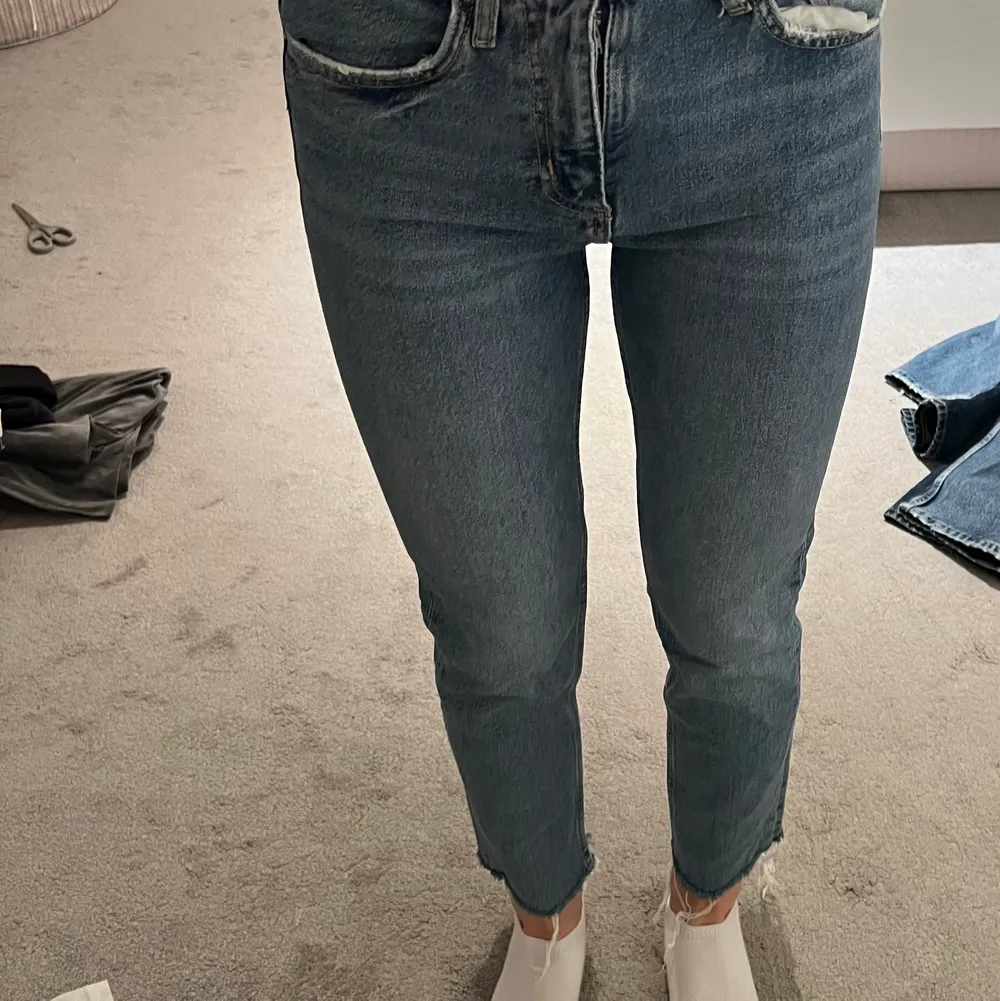 Zara straight jeans, blå. Jeans & Byxor.