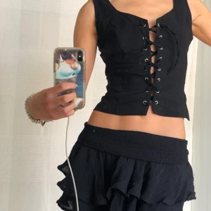 Topp - Cool topp med knytning⭐️ fraktar för 44kr eller möts i Fridhemsplan ❗️