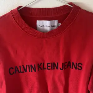 Calvin Klein långärmad i storlek medium. Tröjan är använd. 
