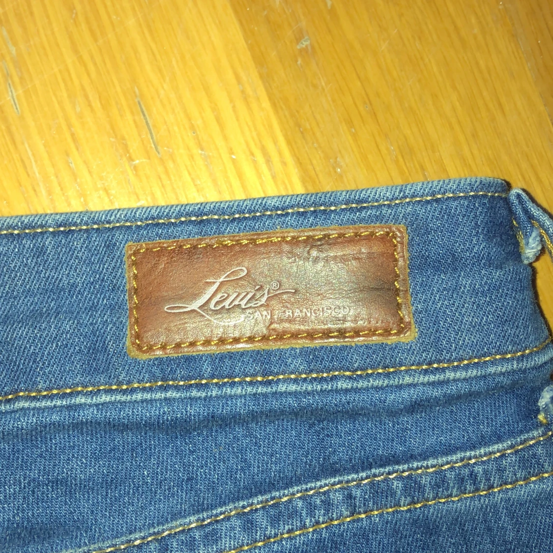 Lågmidjade utsvängda Levis jeans från 2000-talet  - 91