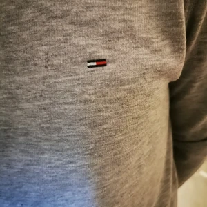 Tommy hilfiger sweatshirt - Köptes 2019 för 1300 Säljes för 350 kr i Piteå eller du betalar frakt 
