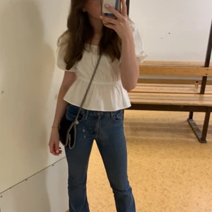 Bikbok blus - Säljer en supersöt blus från bikbok. Ställ frågor om ni har några :). Använd 2 gånger. Ångrade mig när jag kom hem. 