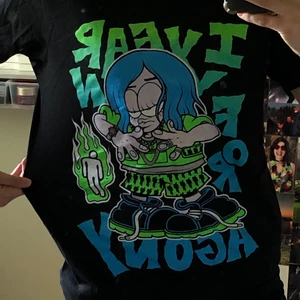 Graphic tee  - T-shirt köpt på Bengans och den är använd 2 gånger så tröjan är i väldigt bra skick. Storlek M