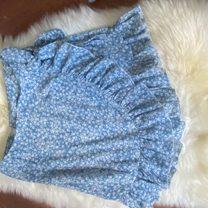 Superfin kjol! - En såååå himla fin o somrig kjol i strl S  Frakt är på 45kr