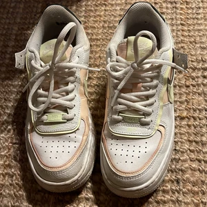 Nike  - Strl 36 hela o fina 